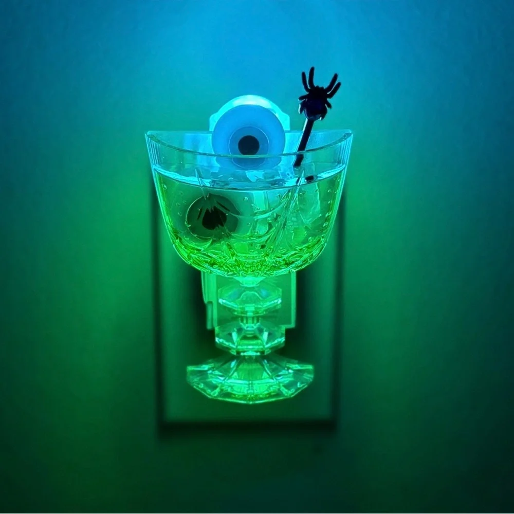 BATH AND BODY WORKS SPOOKY DRINK MULTICOLOR NIGHTLIGHT WALLFLOWER PLUG